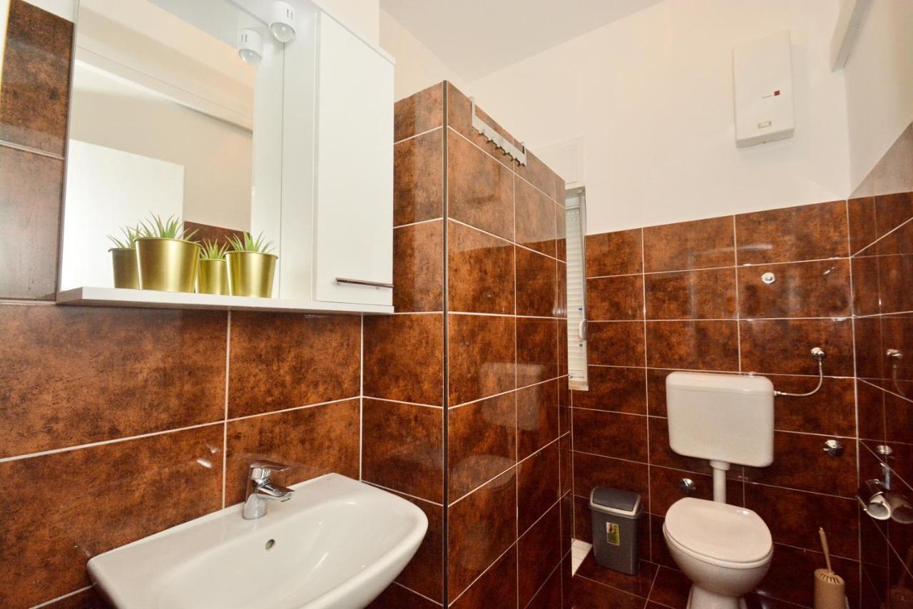 Guesthouse Kamen Kuca Подстрана Екстер'єр фото